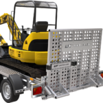 Remorque de chantier pour le transport d’une mini pelle – UNITRAILER STARK 3 260