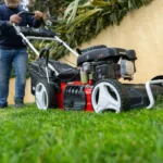 Tondeuse à gazon essence 165cc 6cv, démarrage électrique 4 temps automotrice, lame 460mm, panier de 55L - Greencut GLM770XE – Image 4