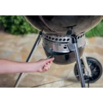 Barbecue charbon WEBER master-touch GBS premium E-5775 black sur pied 57 cm – Image 4